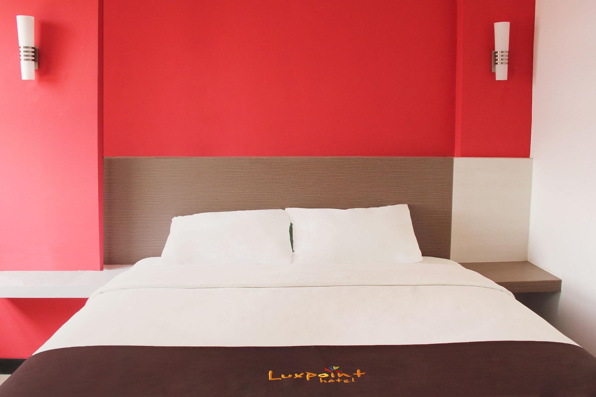 Luxpoint Hotel Baratajaya Surabaya Exterior photo